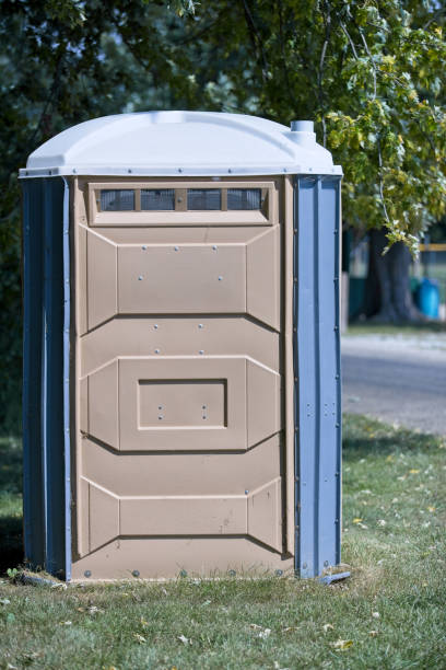 Best Portable restroom solutions  in Omro, WI